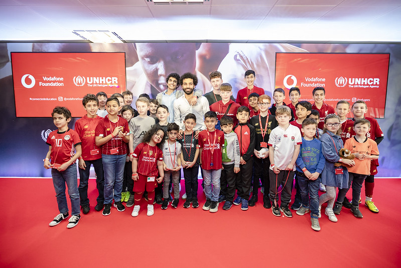 Mo Salah s dětmi zaměstnanců Vodafone